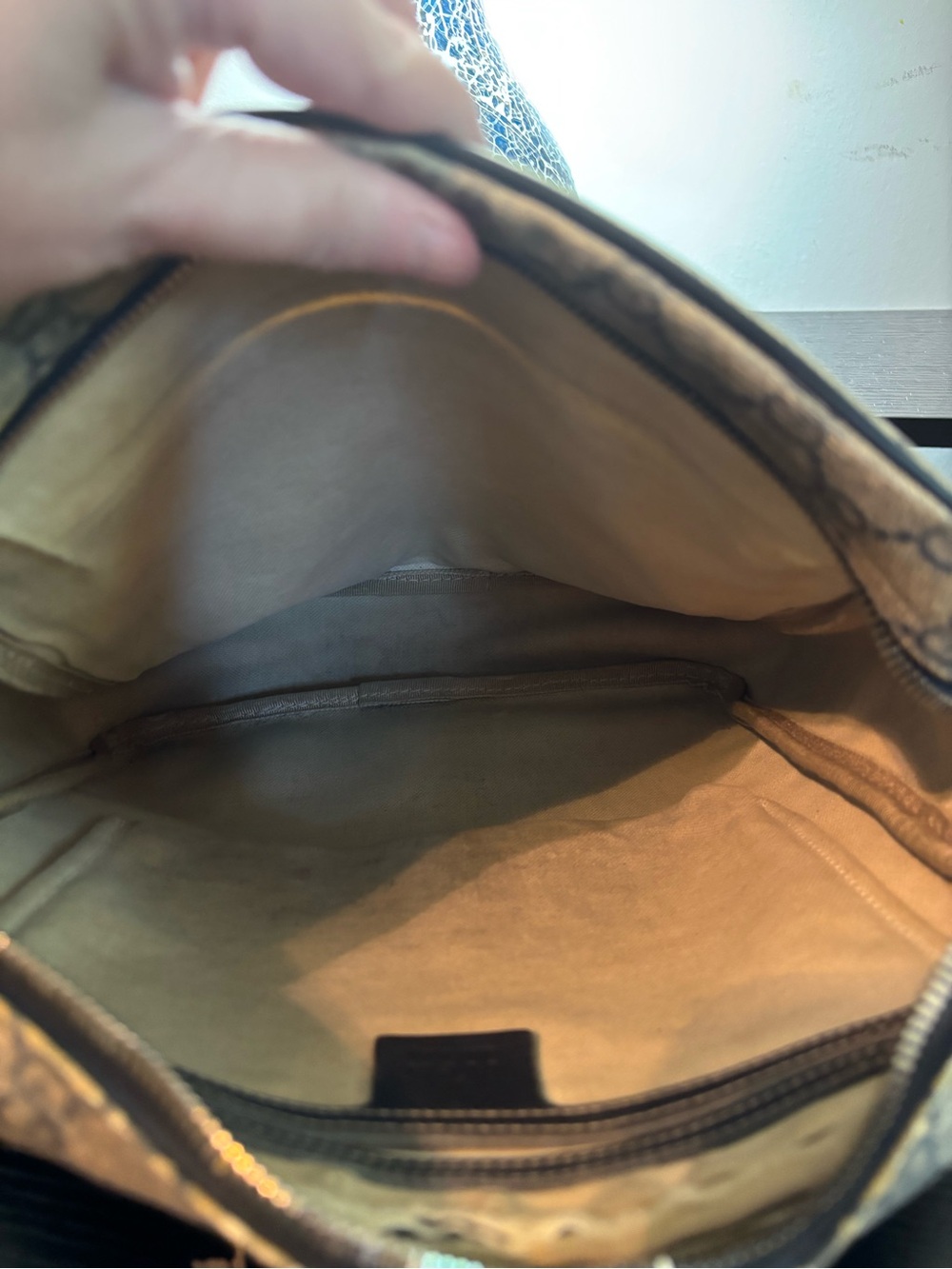 Authentic Gucci GG Supreme Coated Canvas Messenger Bag - Picture 9 of 14